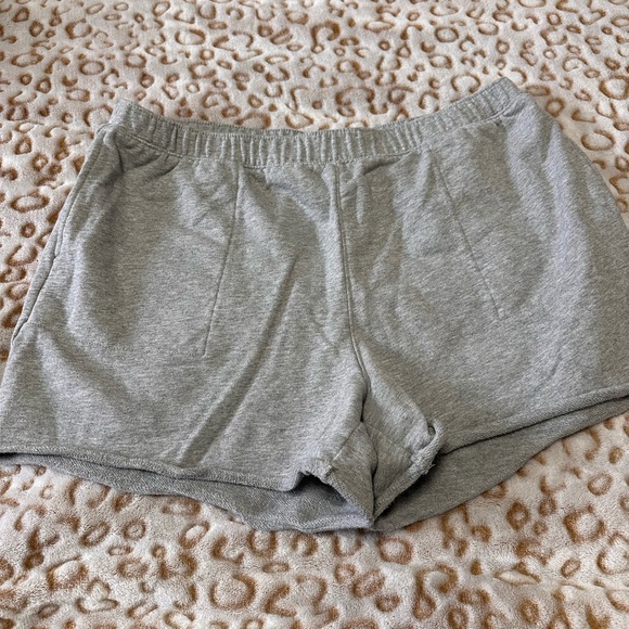 Universal Thread Shorts - Picture 2 of 4